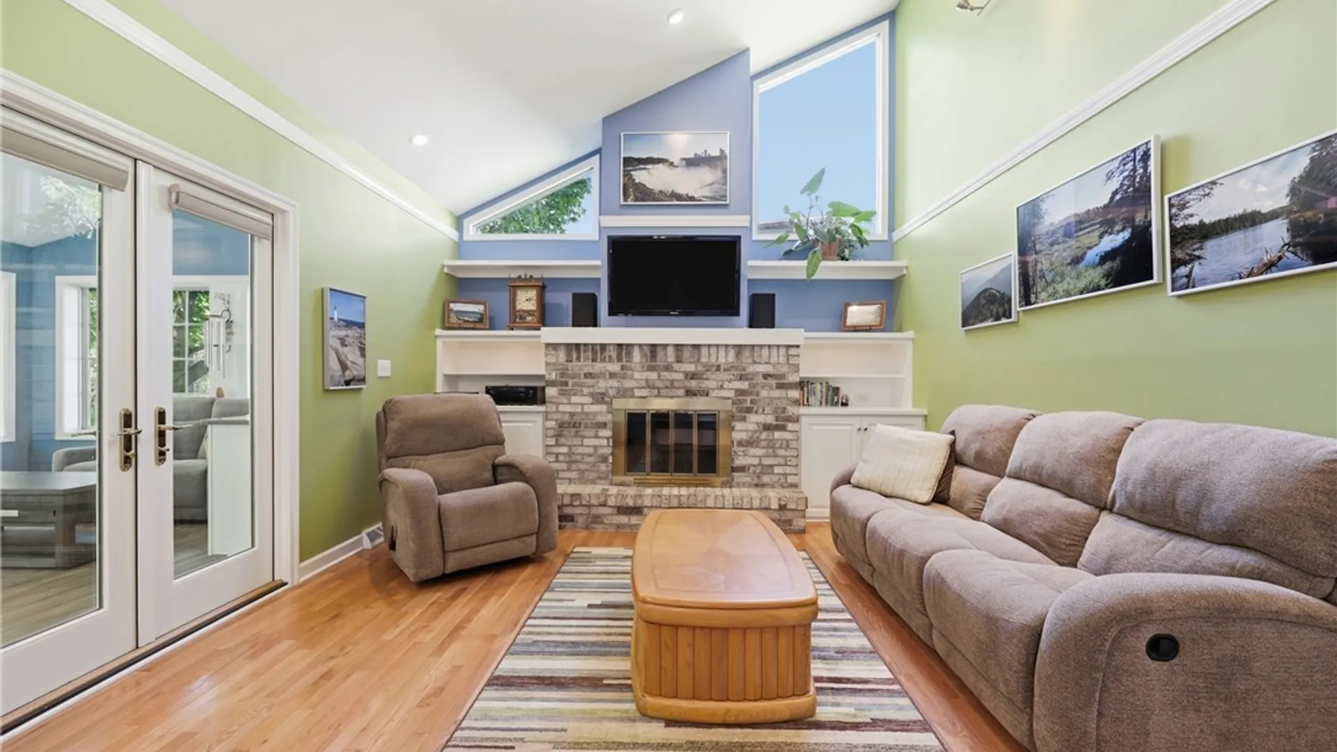 Property at 100 Bramhill Court, Amherst, NY 14051 15