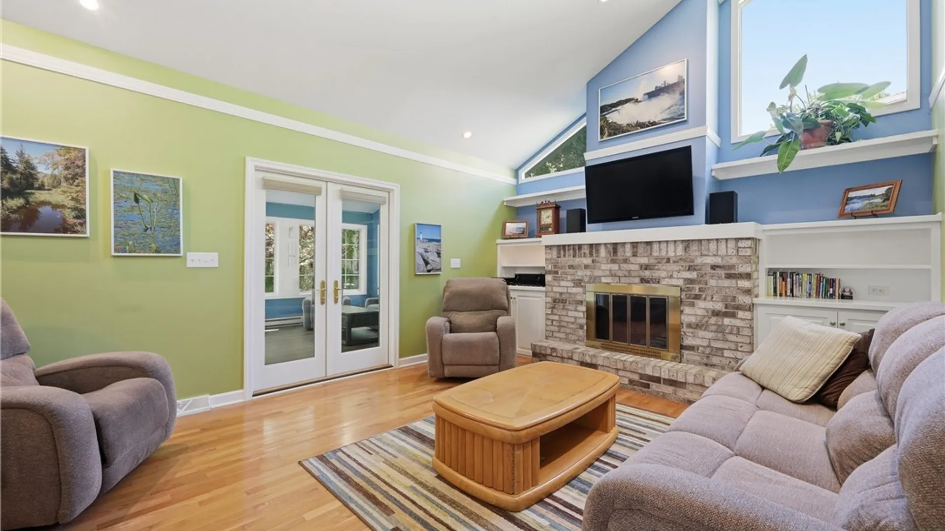 Property at 100 Bramhill Court, Amherst, NY 14051 16