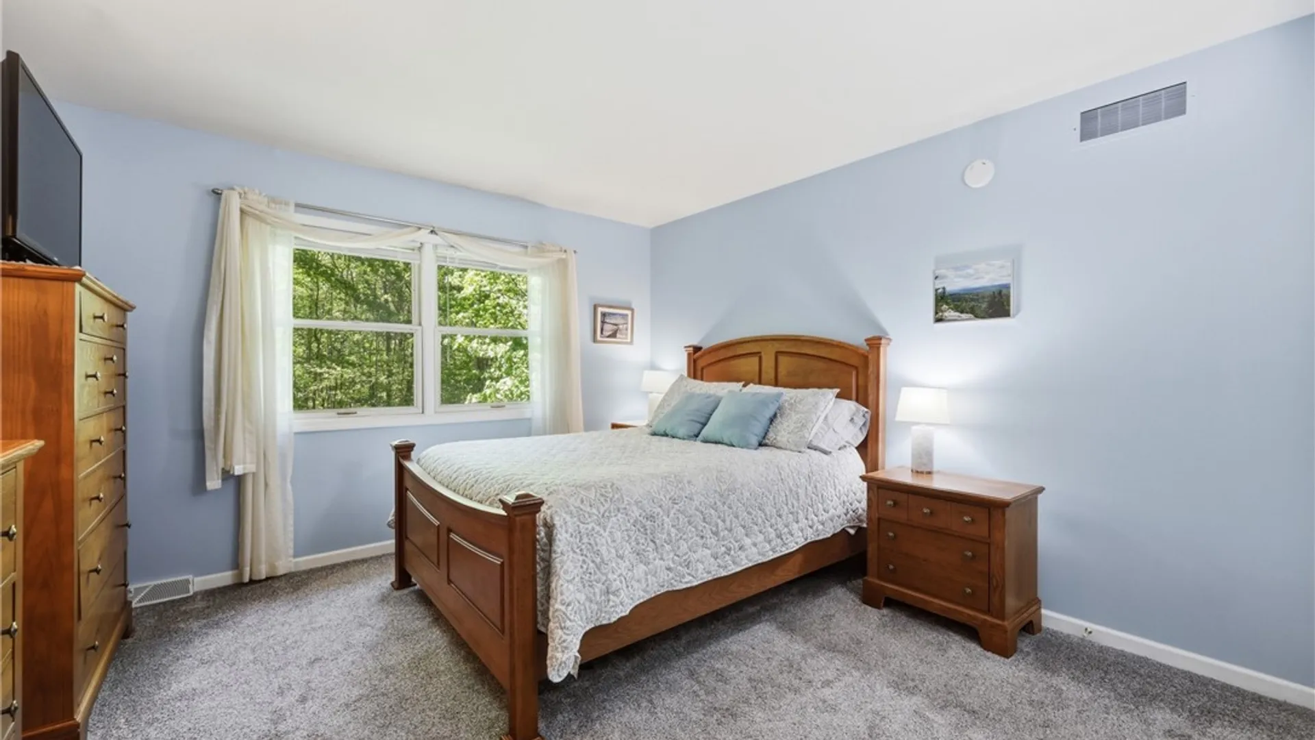 Property at 100 Bramhill Court, Amherst, NY 14051 24