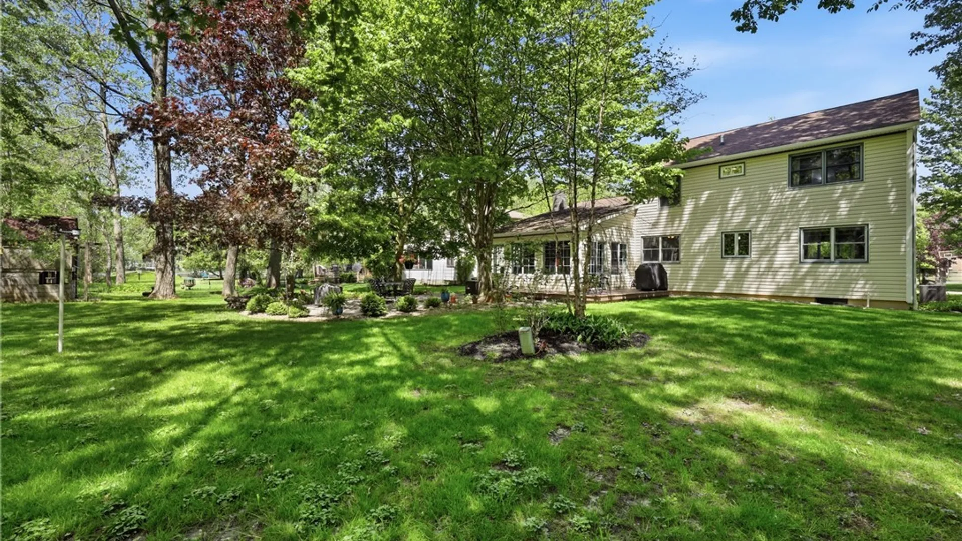 Property at 100 Bramhill Court, Amherst, NY 14051 36