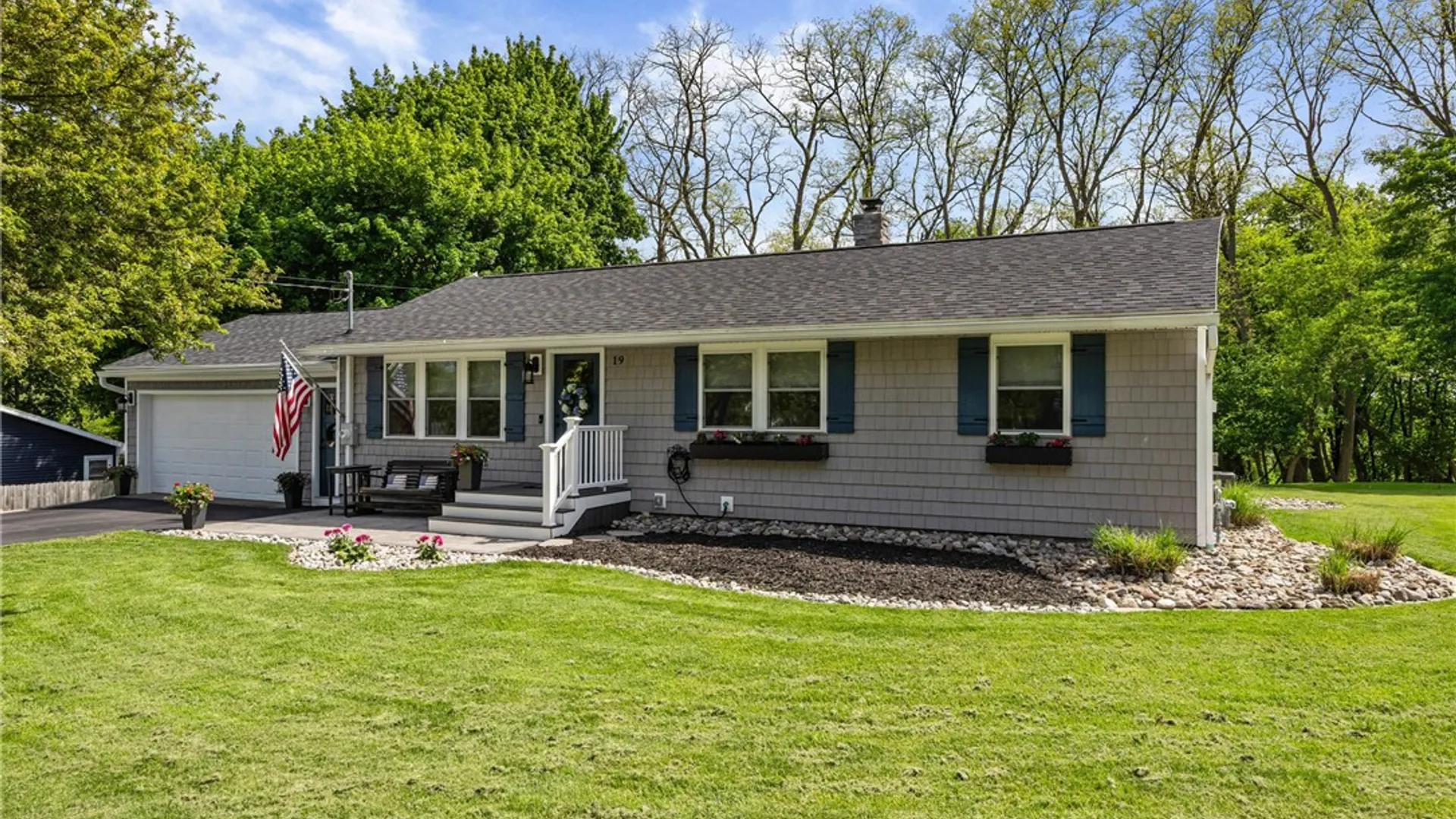 Property at 19 Dryer Avenue, Victor, NY 14564 4