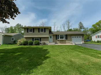 Property at 95 Ridgelea Court, Greece, NY 14615