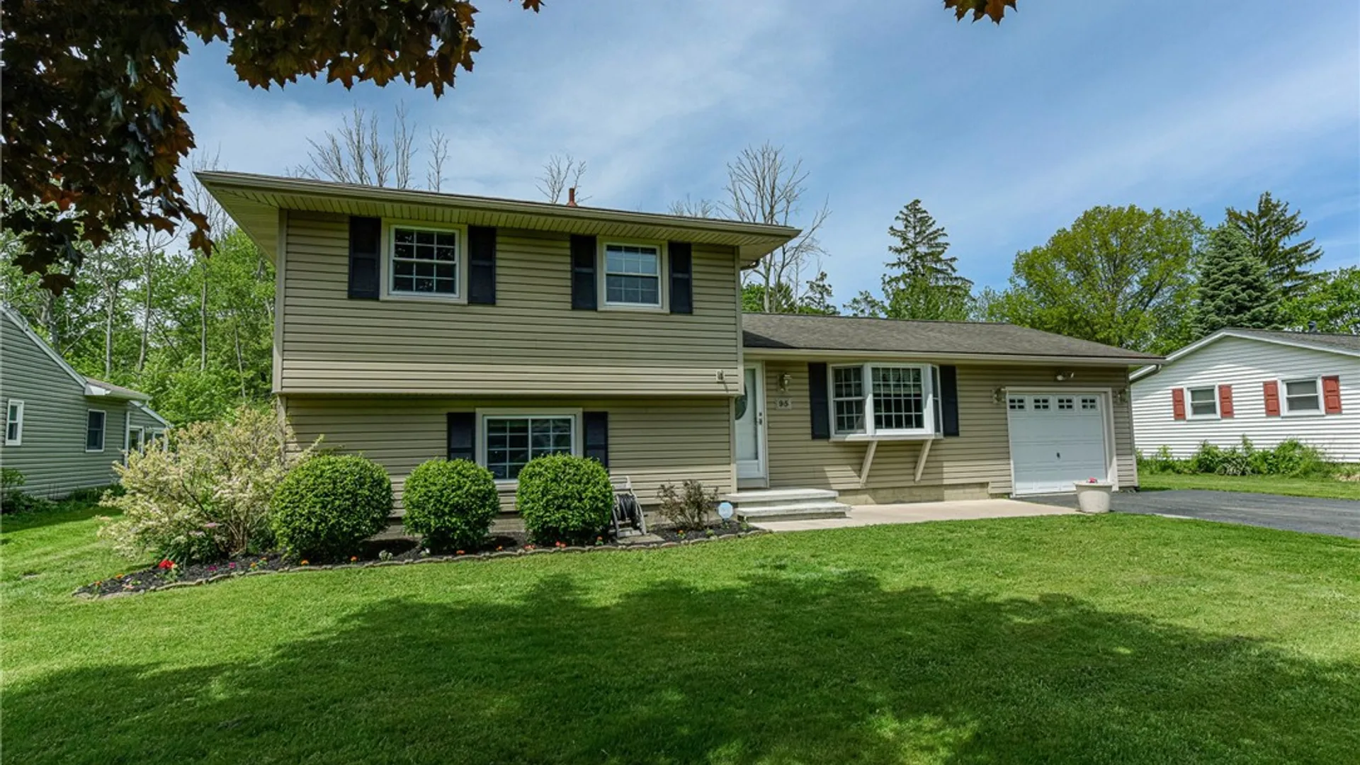 Property at 95 Ridgelea Court, Greece, NY 14615 2