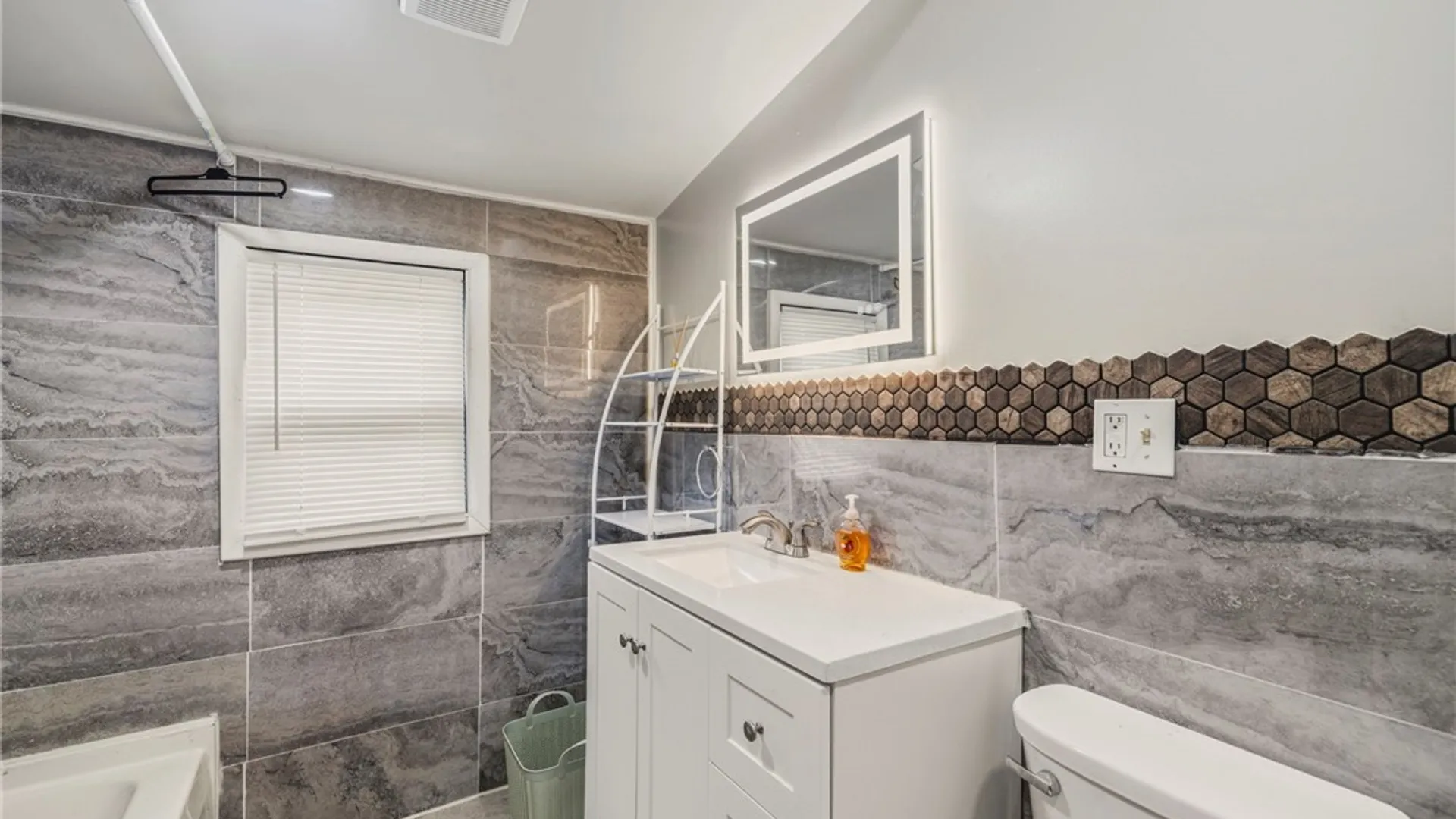 Property at 1817 Ontario Avenue, Niagara Falls, NY 14305 16
