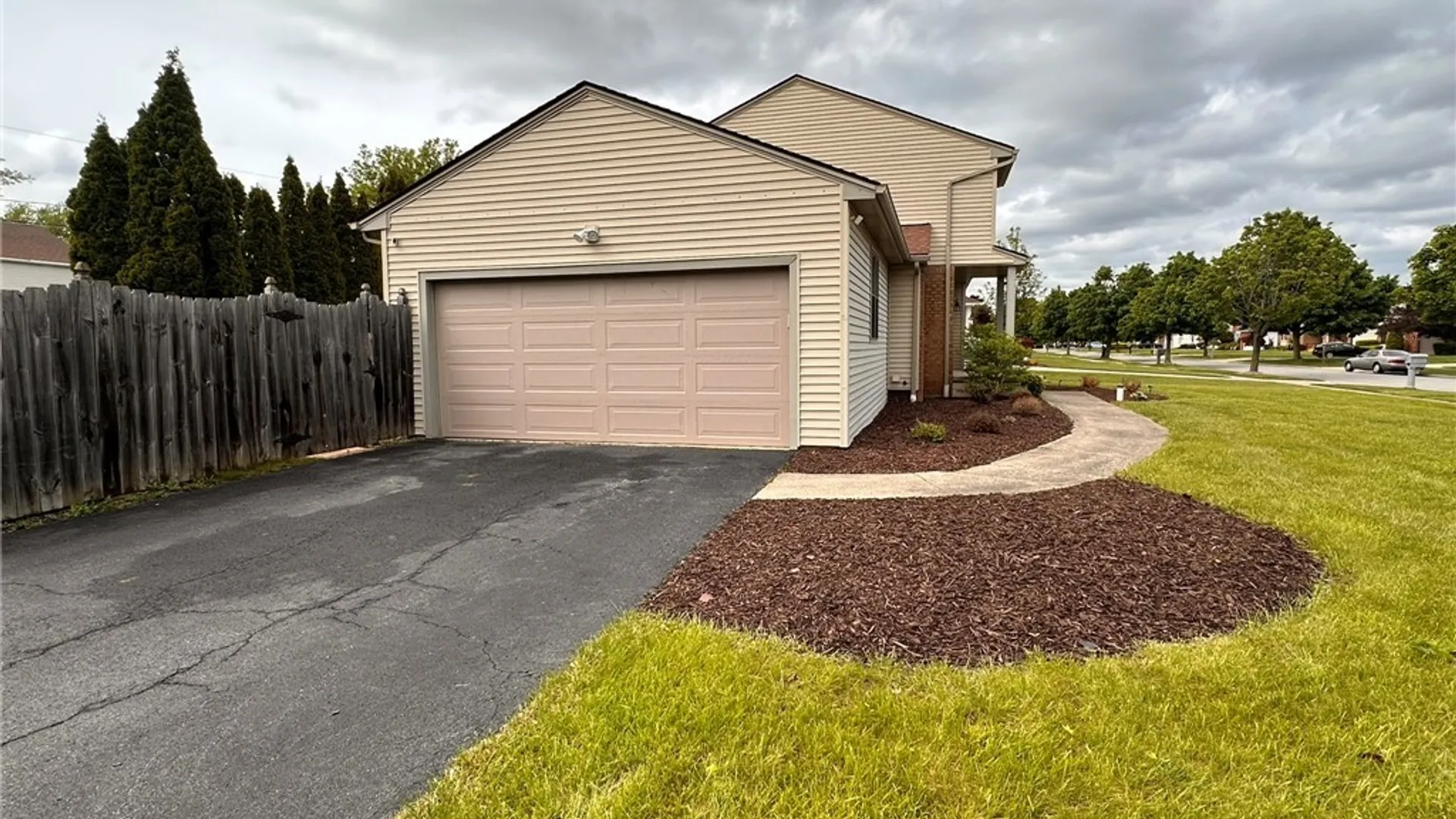 Property at 183 Patton Place, Amherst, NY 14221 5