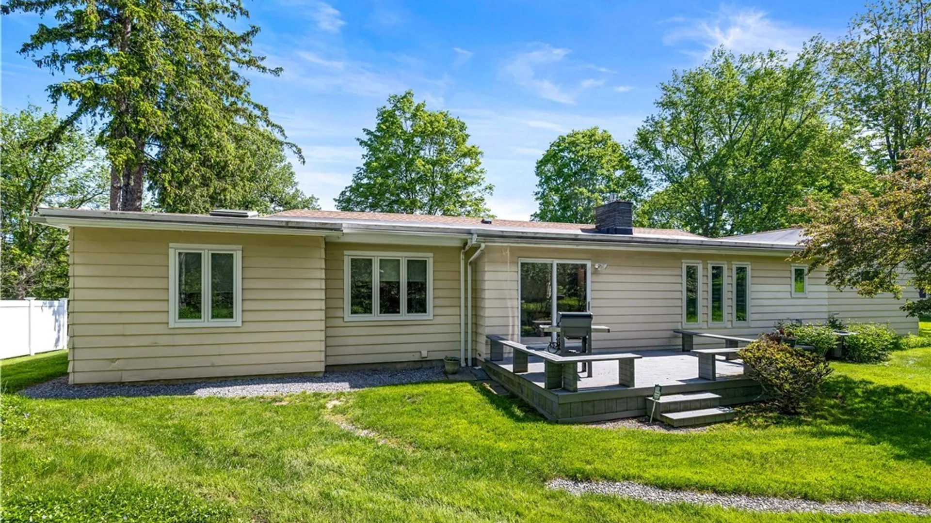 Property at 39 South Hills Drive, New Hartford, NY 13413 40
