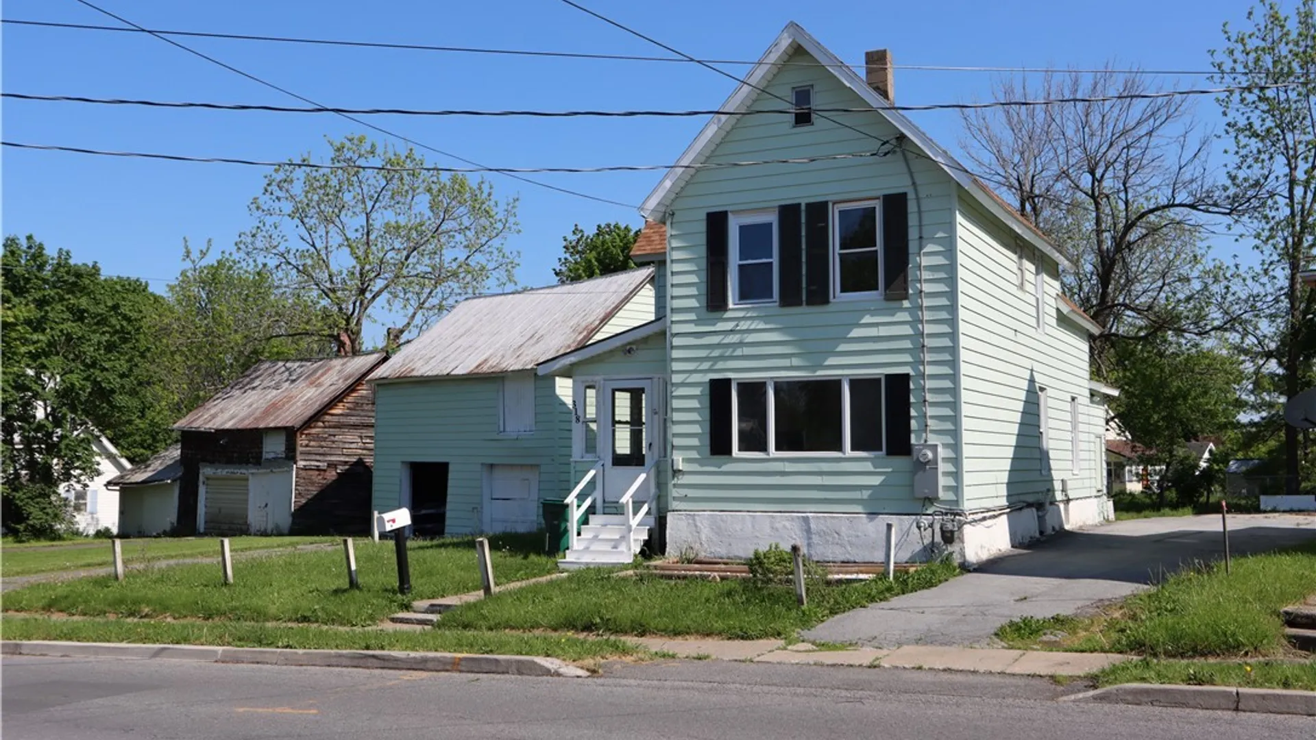 Property at 318 W Hoard Street, Watertown City, NY 13601 4