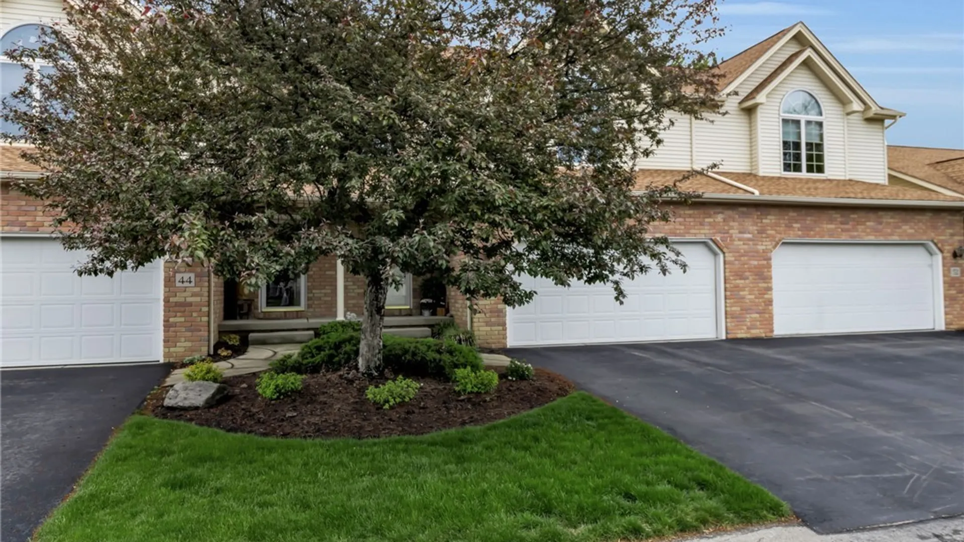 Property at 48 Pineview Court, West Seneca, NY 14224 2