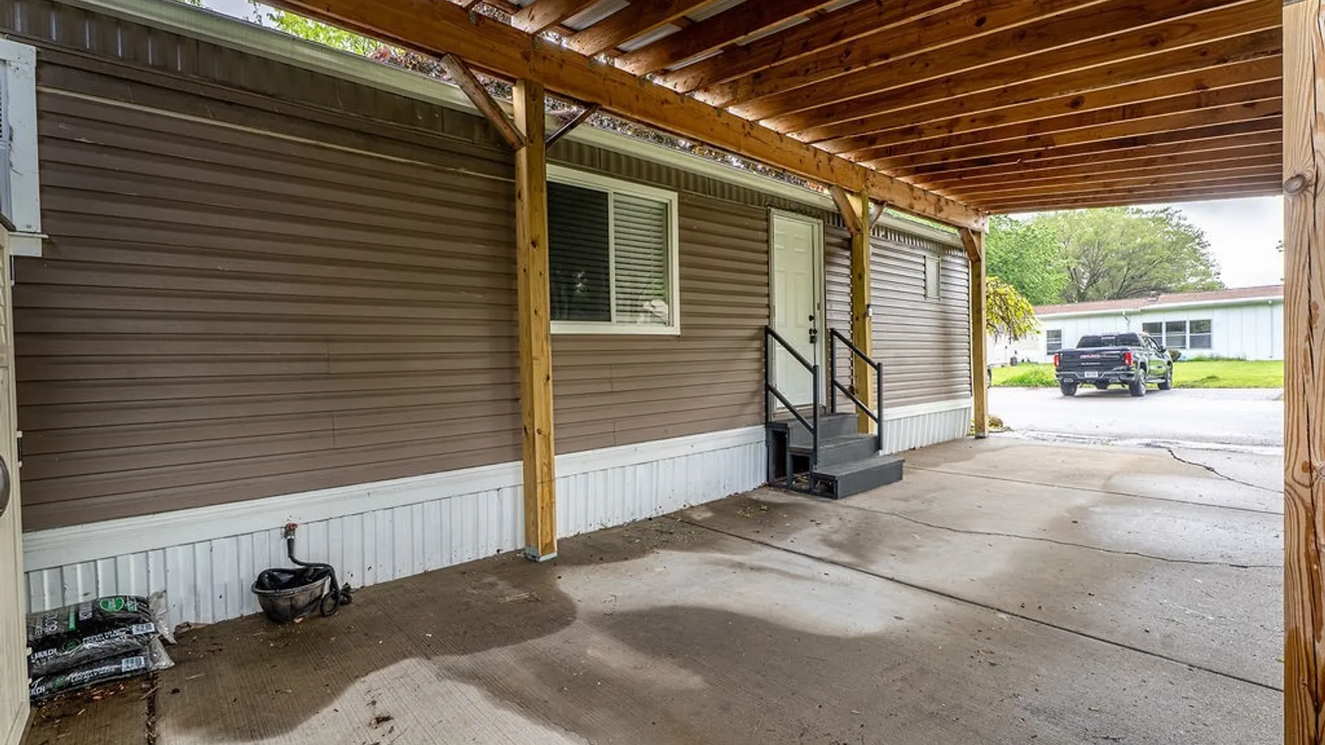 Property at 25 Jenny Court, Cheektowaga, NY 14225 4