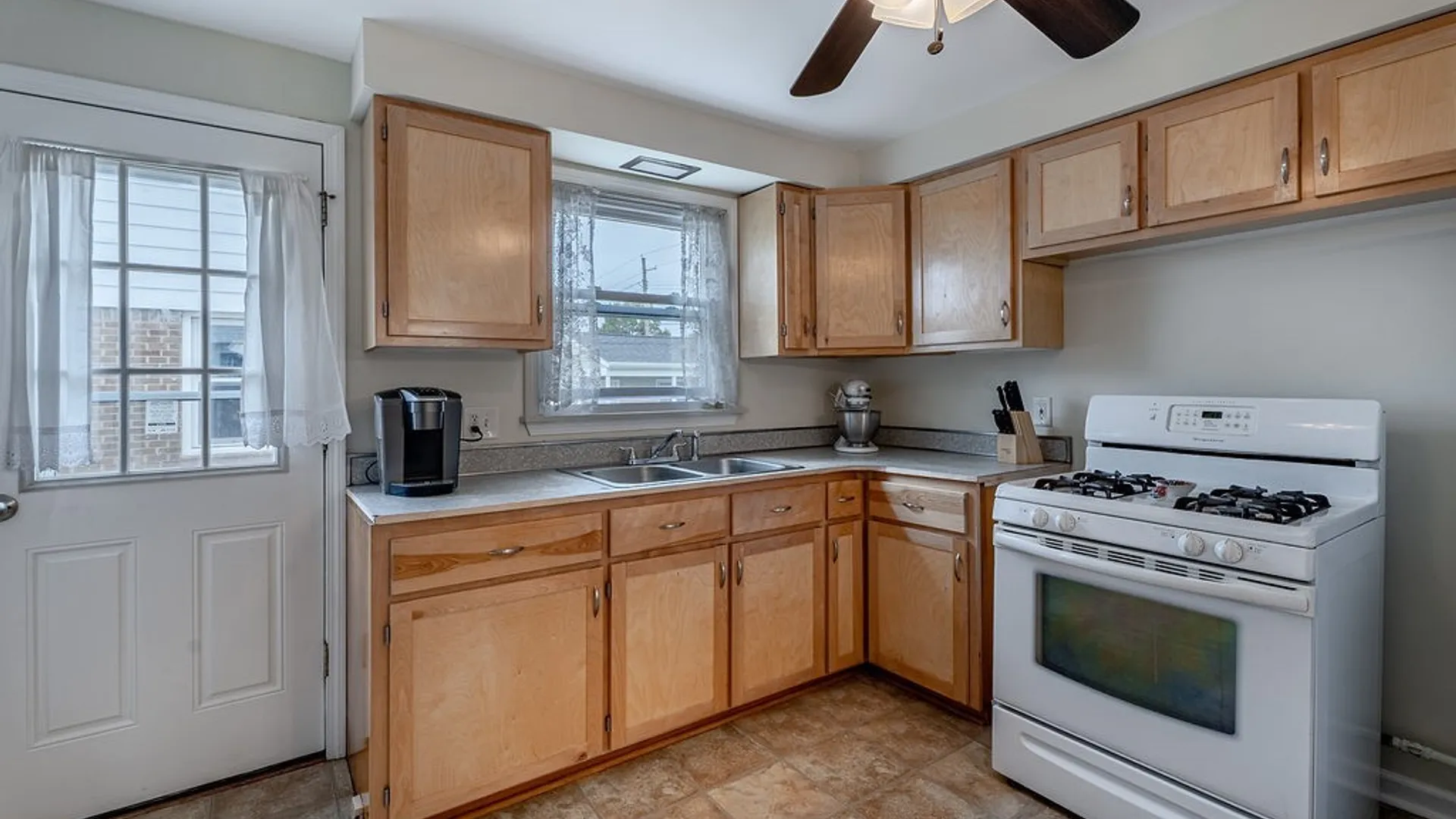 Property at 246 N Willowlawn Parkway, Cheektowaga, NY 14206 10