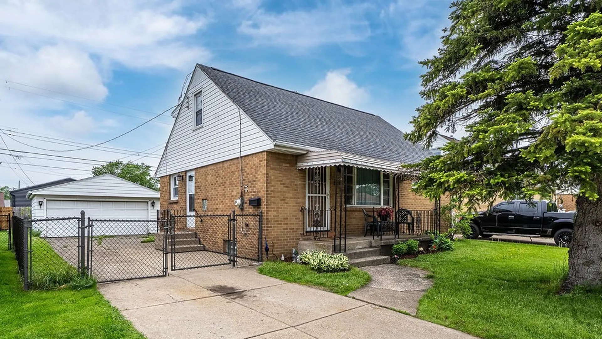 Property at 246 N Willowlawn Parkway, Cheektowaga, NY 14206 2