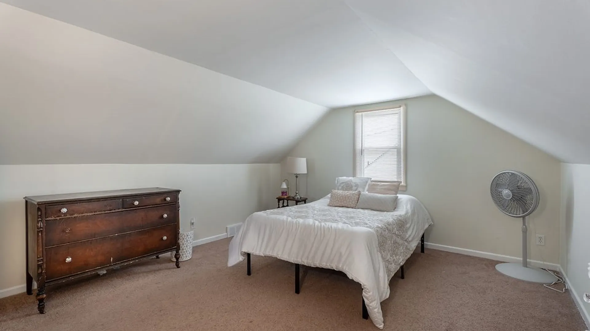 Property at 246 N Willowlawn Parkway, Cheektowaga, NY 14206 22