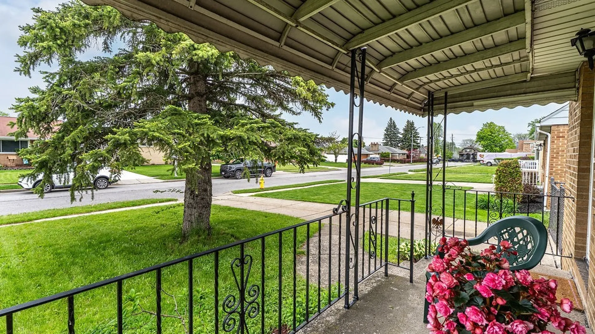Property at 246 N Willowlawn Parkway, Cheektowaga, NY 14206 4
