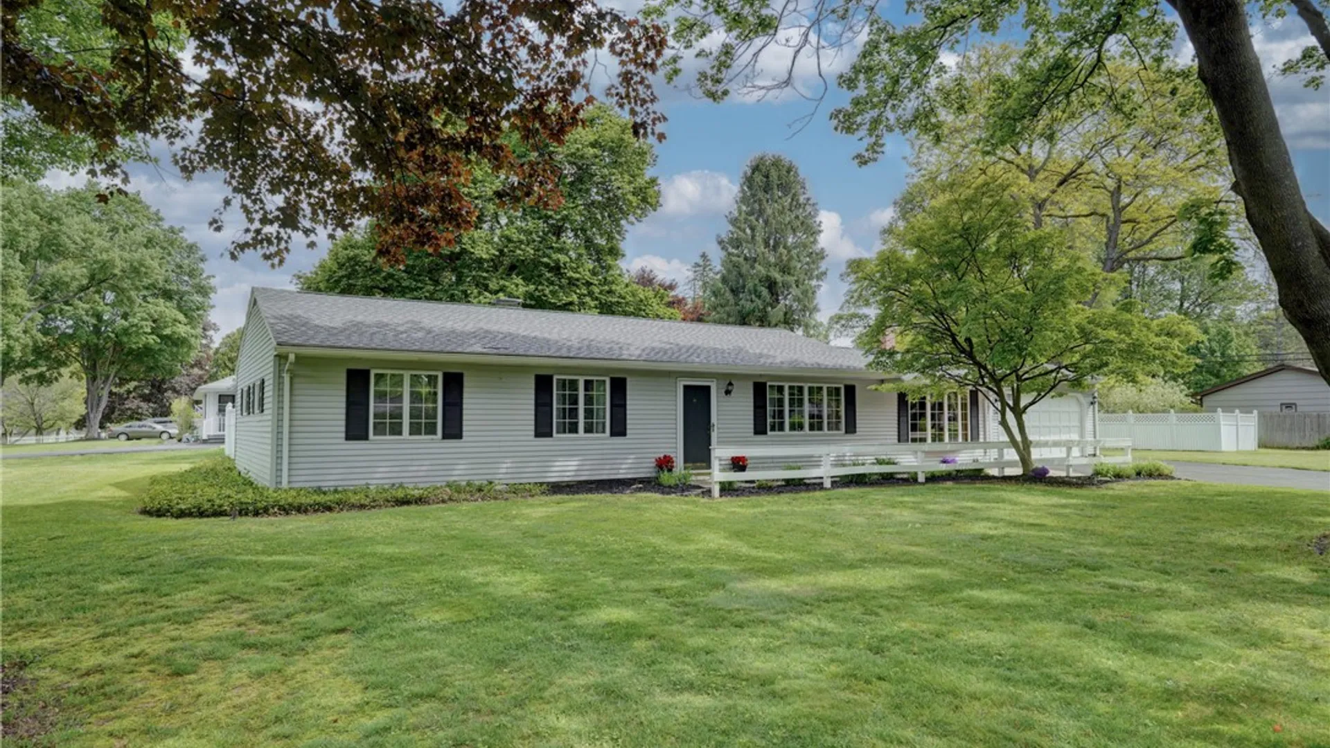 Property at 24 Cullens Run, Pittsford, NY 14534 2