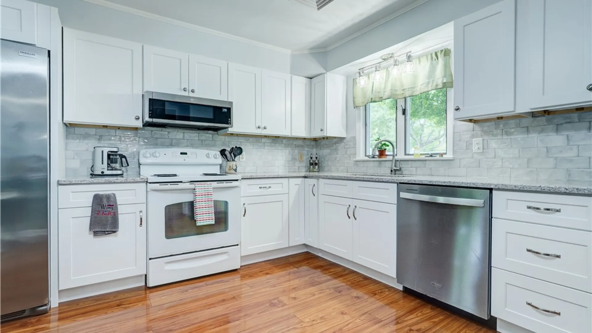 Property at 24 Cullens Run, Pittsford, NY 14534 21