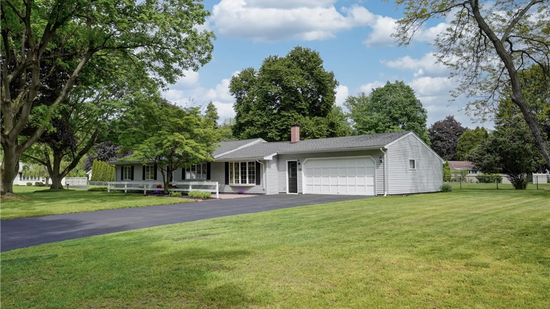 Property at 24 Cullens Run, Pittsford, NY 14534 3