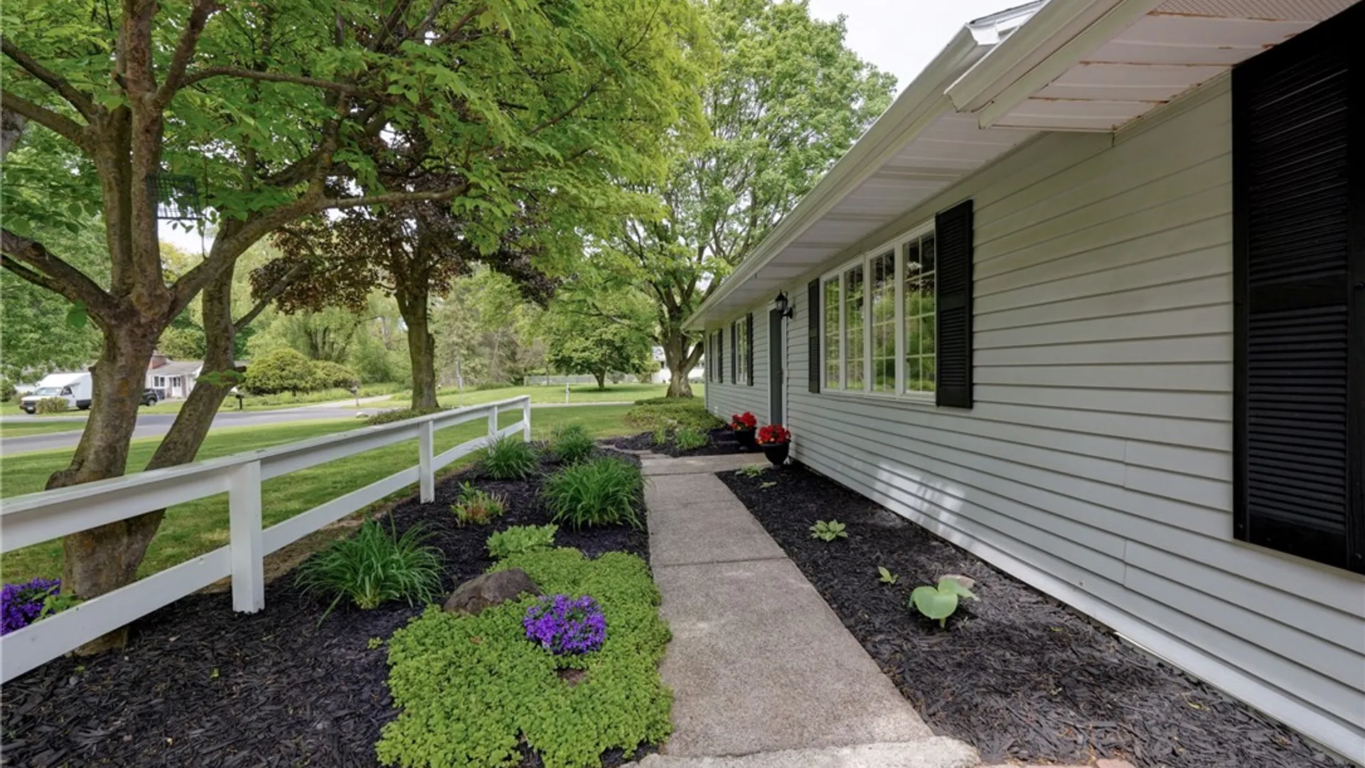 Property at 24 Cullens Run, Pittsford, NY 14534 5