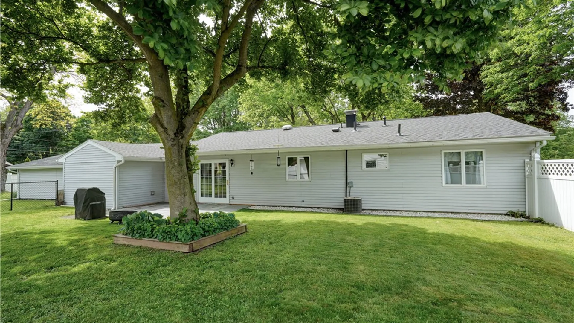 Property at 24 Cullens Run, Pittsford, NY 14534 6