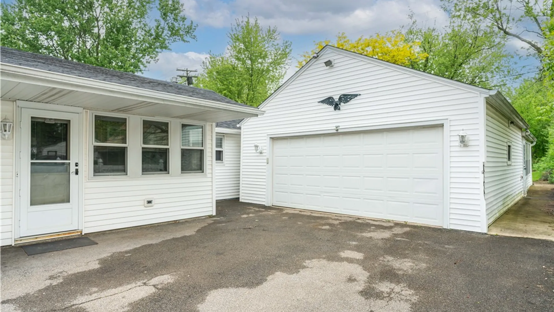 Property at 110 Balbach Drive, Cheektowaga, NY 14225 30
