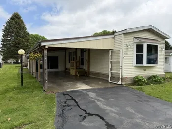13 Lorraine Place, West Seneca, NY 14224