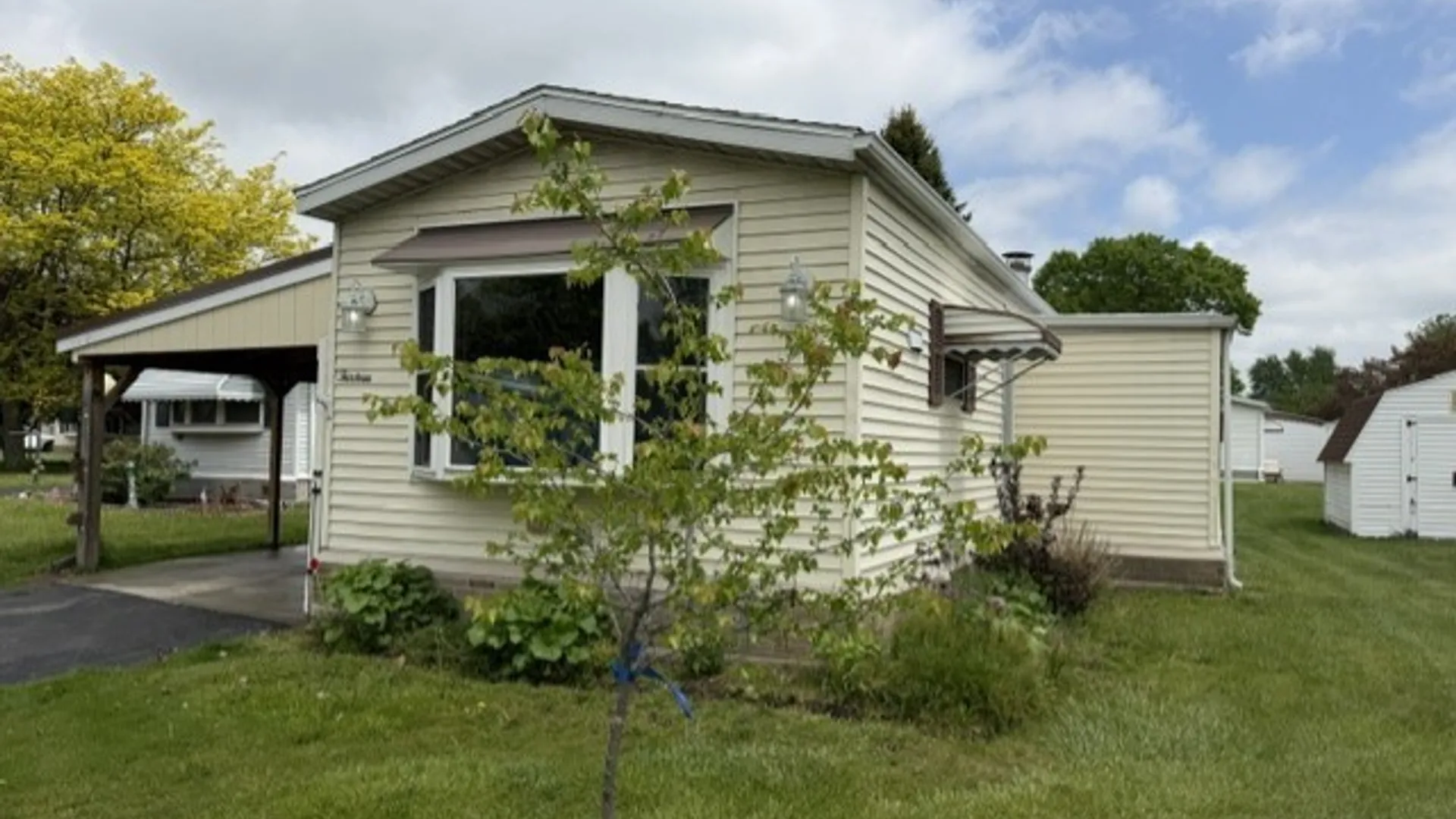 Property at 13 Lorraine Place, West Seneca, NY 14224 2