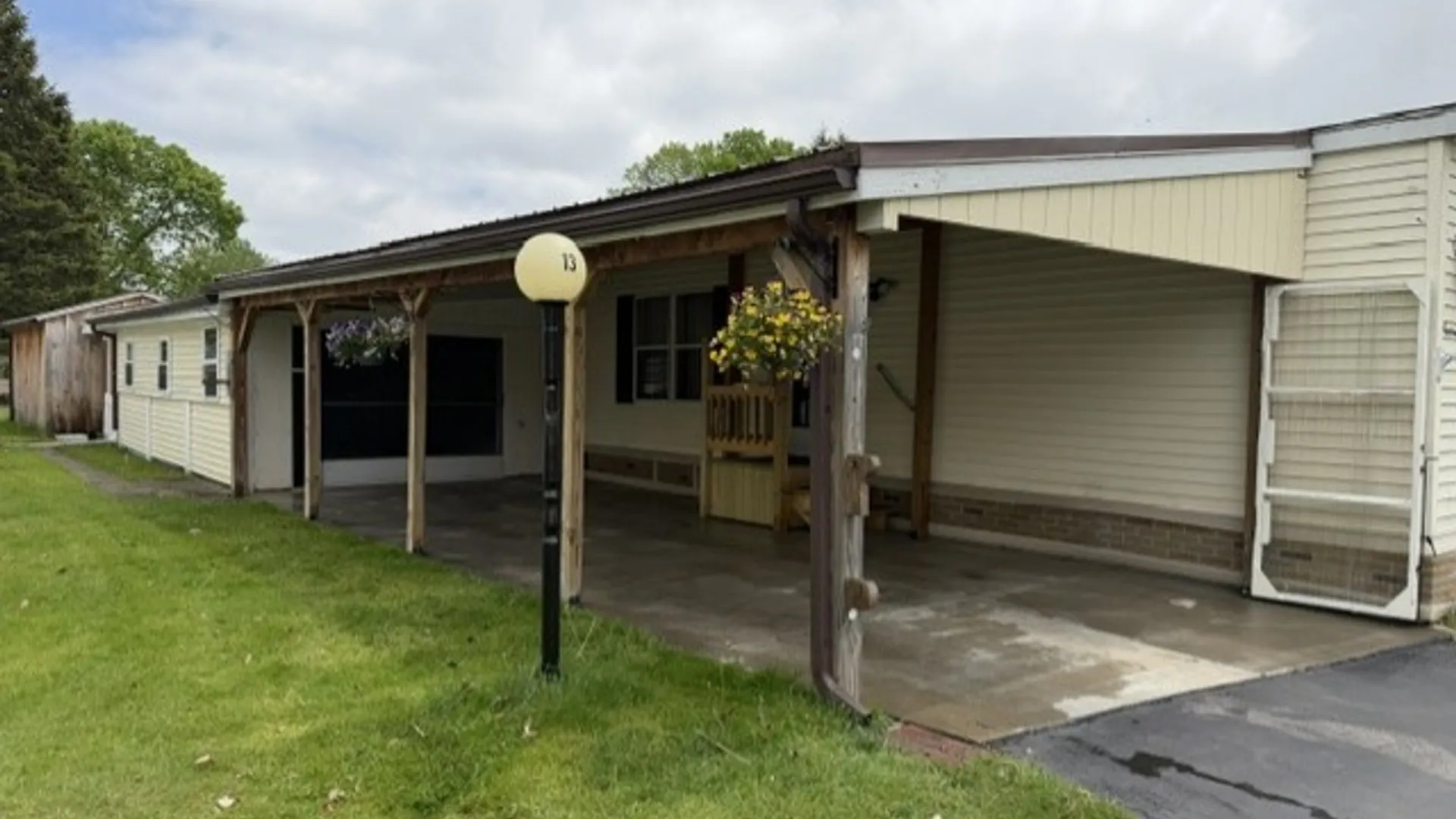 Property at 13 Lorraine Place, West Seneca, NY 14224 5