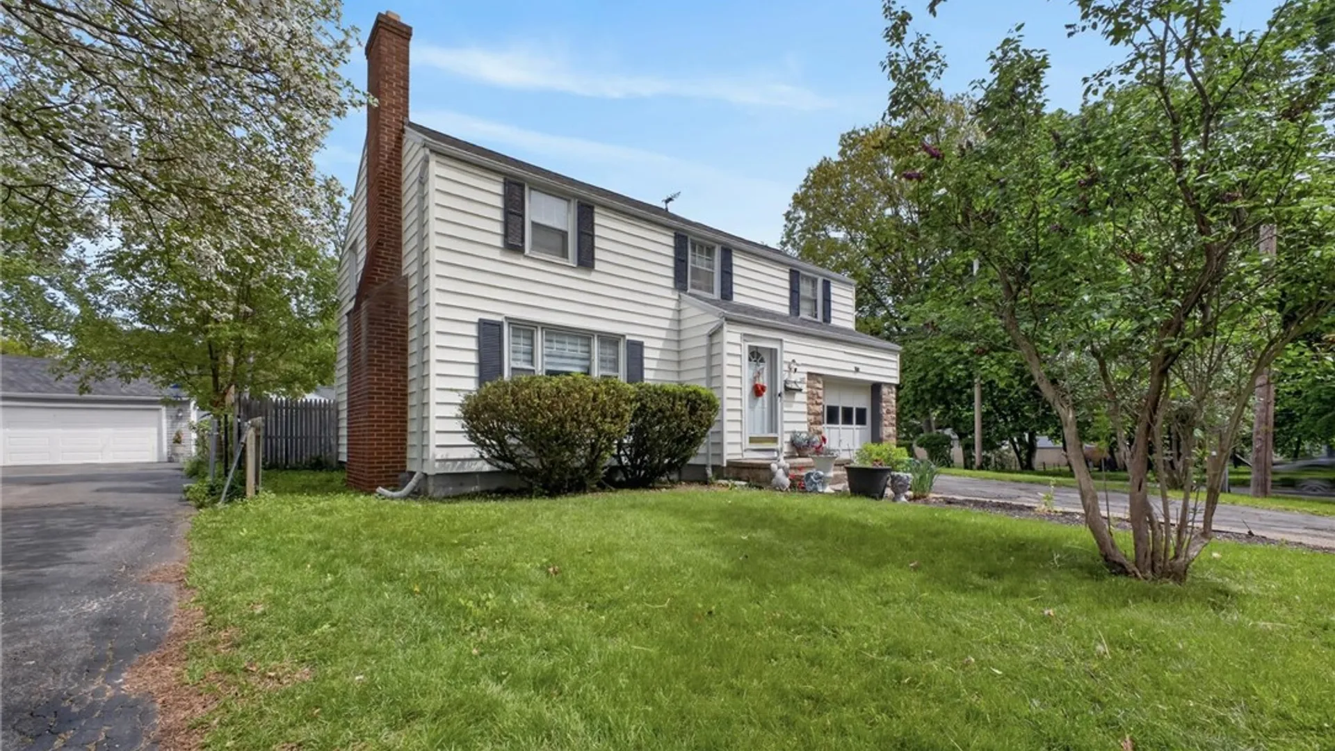 Property at 202 Biltmore Drive, Irondequoit, NY 14617 3