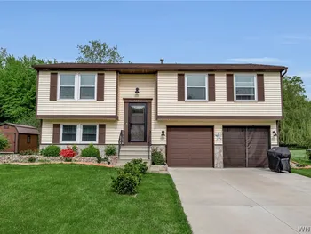 Property at 6658 Royal Parkway, Lockport Town, NY 14094
