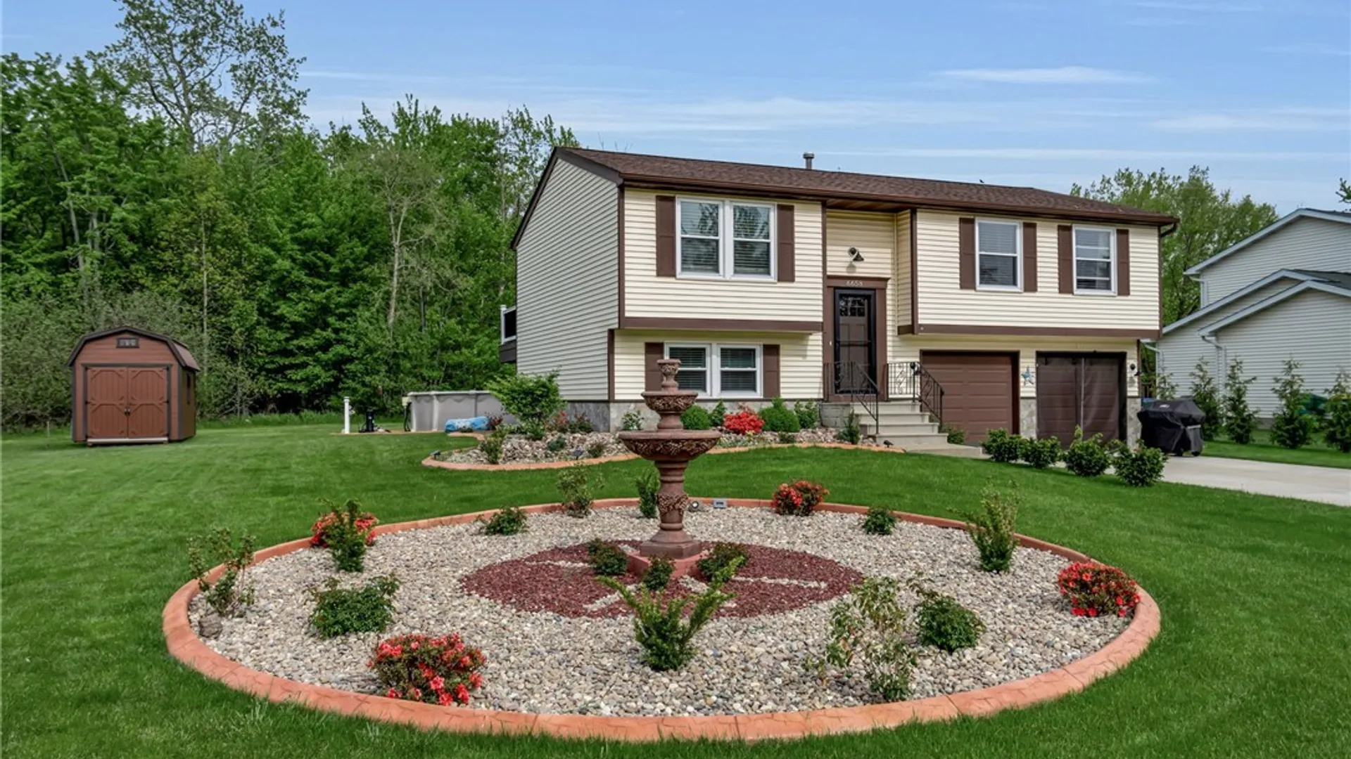 Property at 6658 Royal Parkway, Lockport Town, NY 14094 42