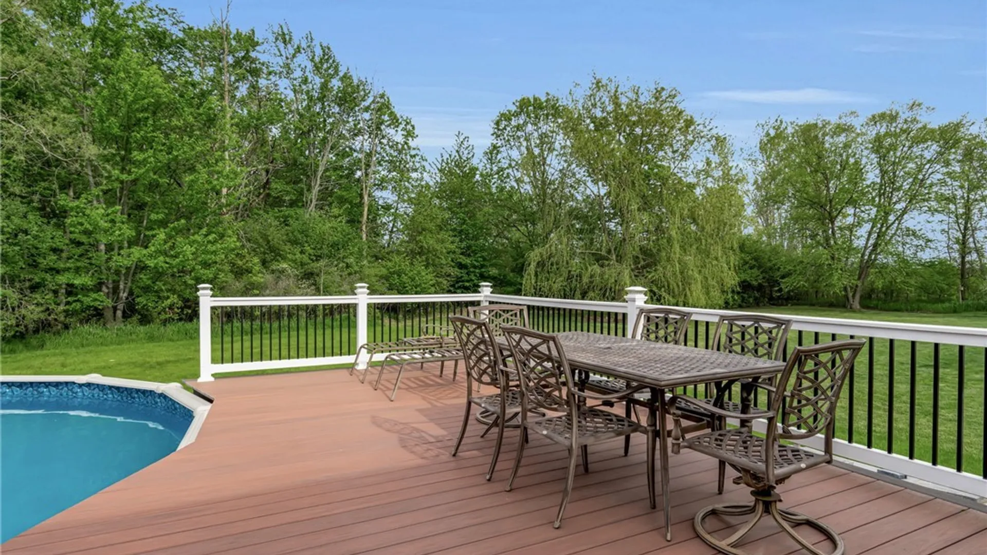 Property at 6658 Royal Parkway, Lockport Town, NY 14094 47