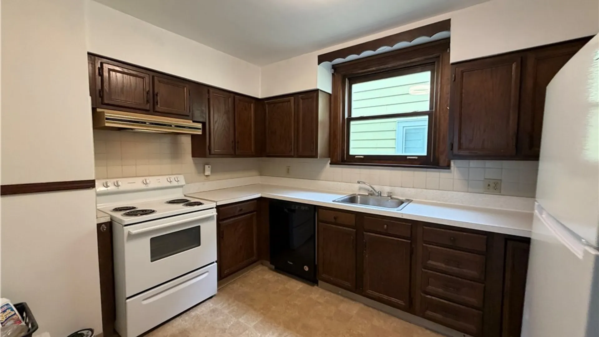 Property at 52 Kenwood Road, Tonawanda, NY 14217 4