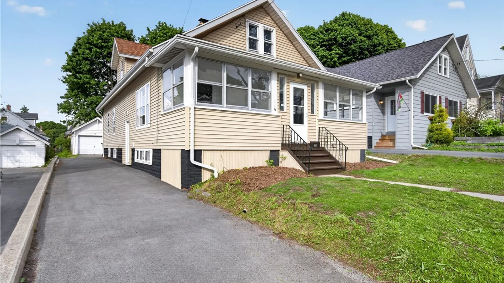 Property at 116 Malverne Dr, Syracuse, NY 13208 3
