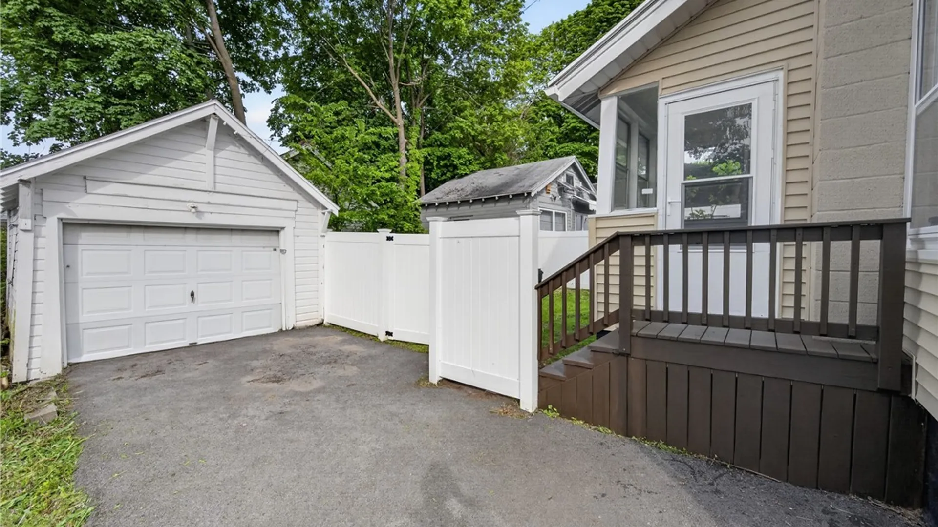 Property at 116 Malverne Dr, Syracuse, NY 13208 5