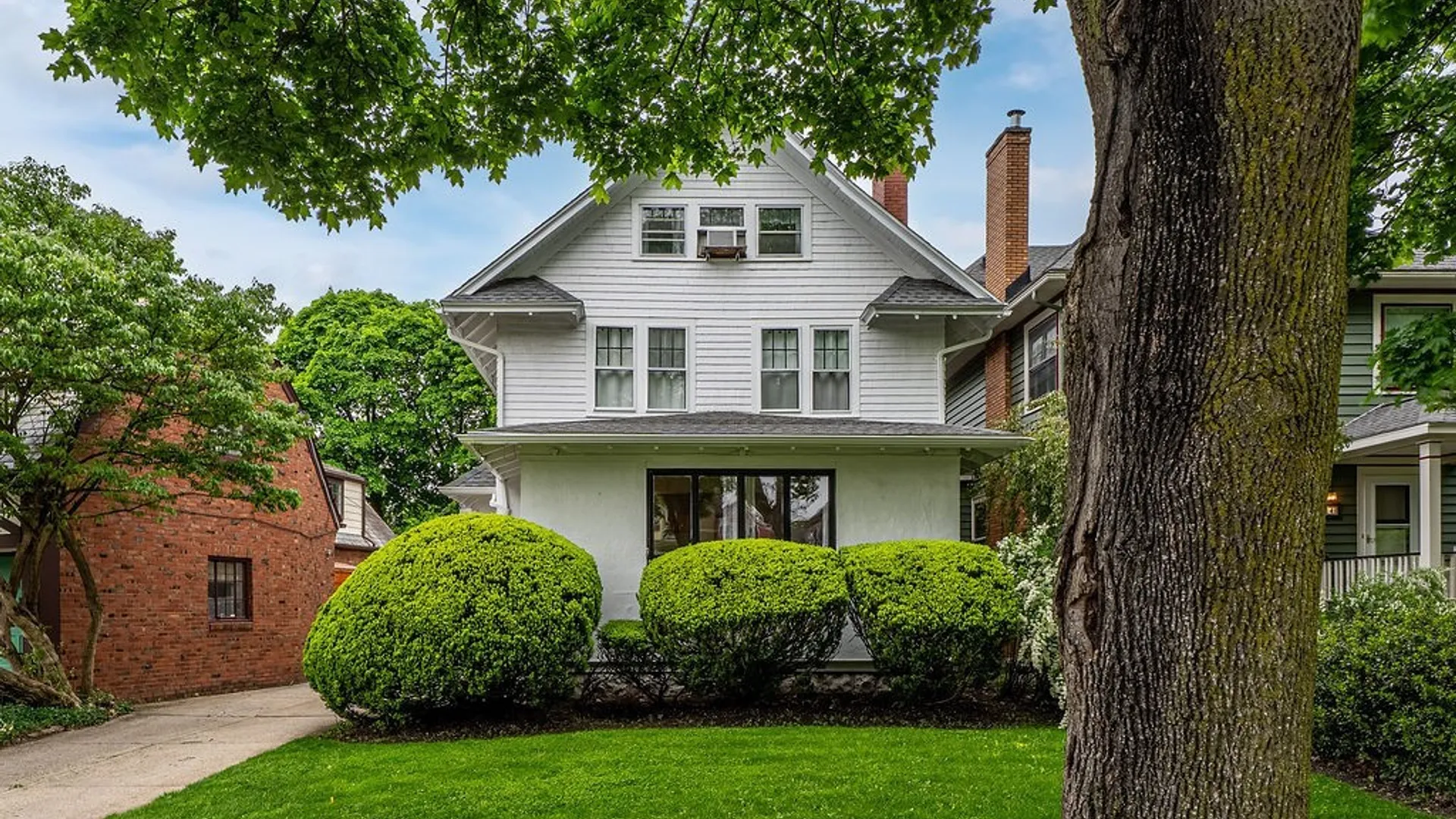 Property at 10 Summit Avenue, Buffalo, NY 14214 2