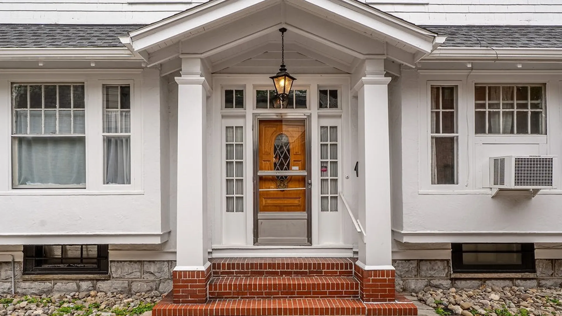 Property at 10 Summit Avenue, Buffalo, NY 14214 3