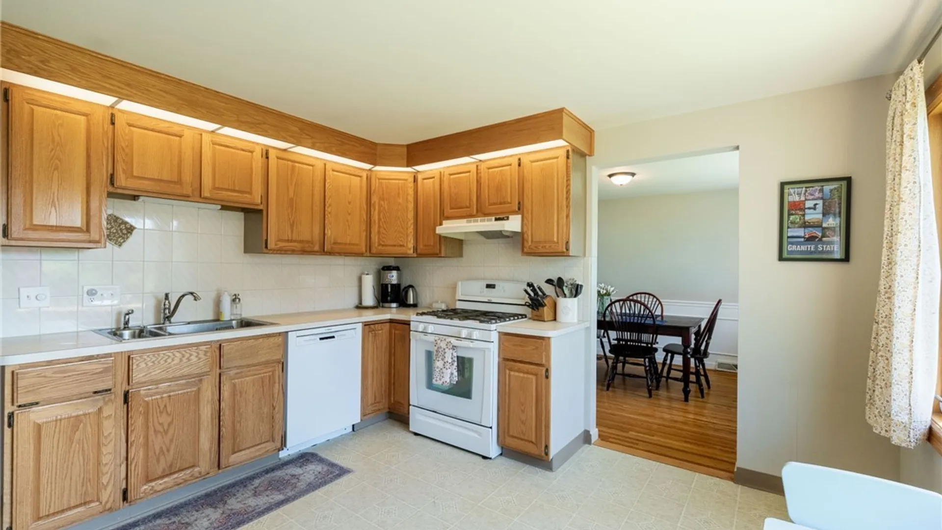Property at 20 Evanshire Lane, Amherst, NY 14221 12