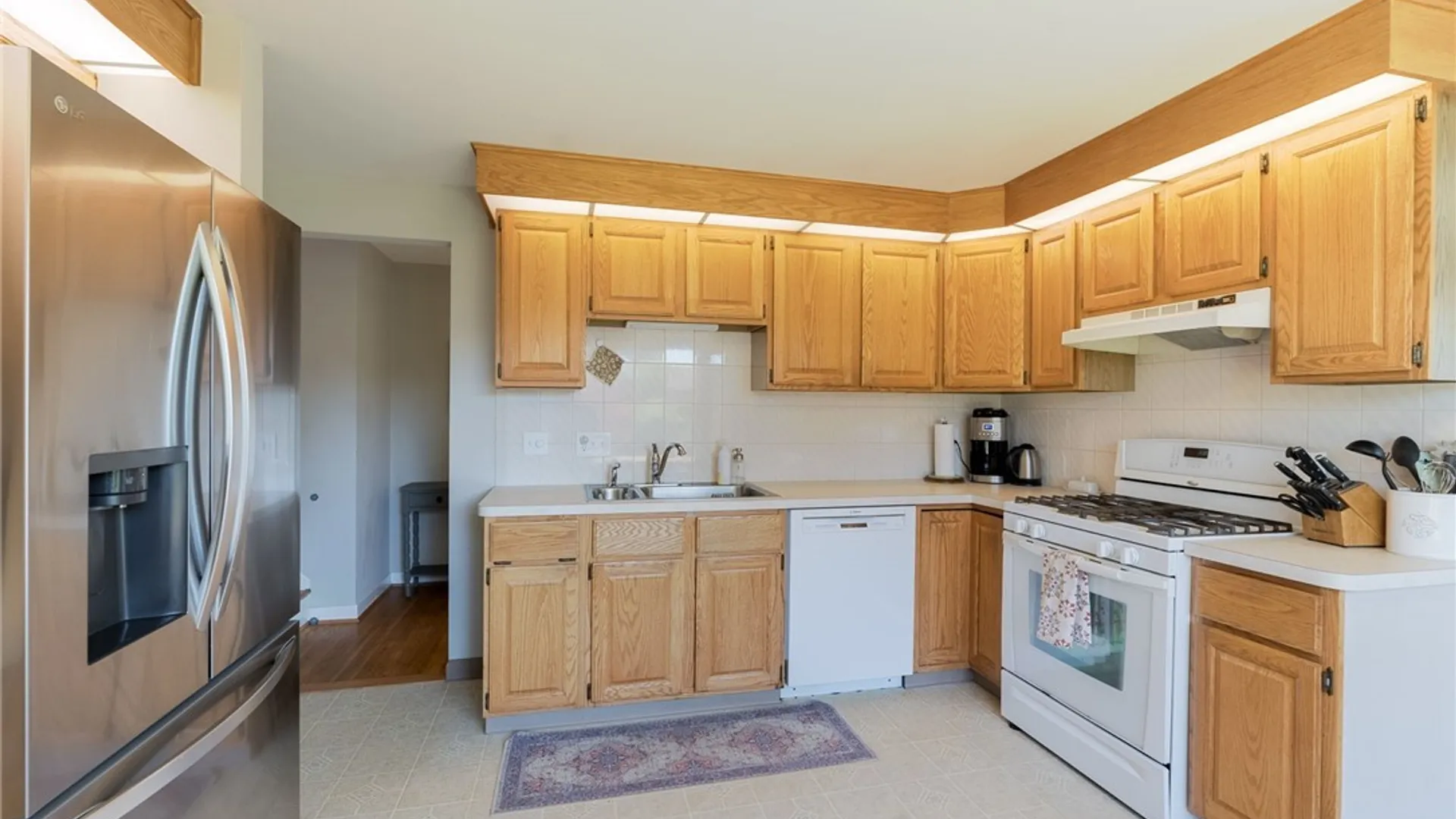 Property at 20 Evanshire Lane, Amherst, NY 14221 13