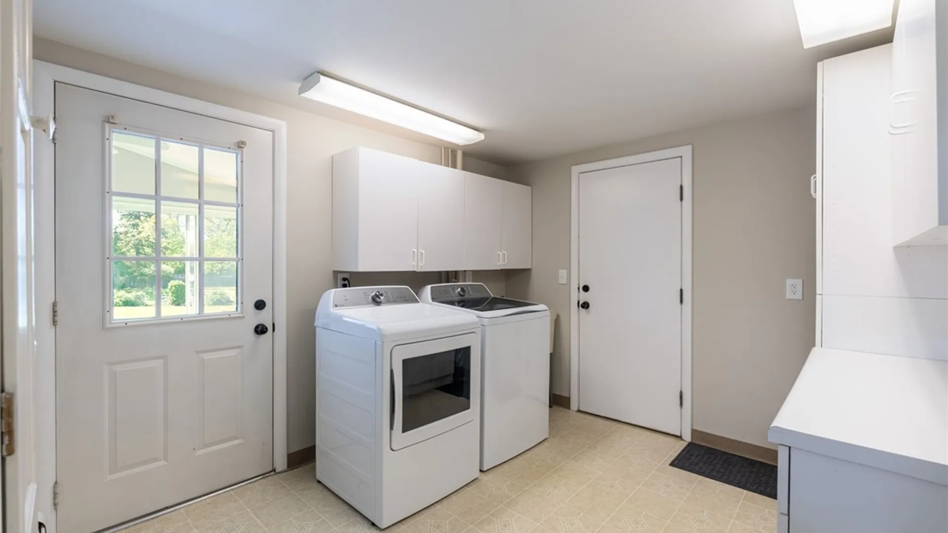 Property at 20 Evanshire Lane, Amherst, NY 14221 17