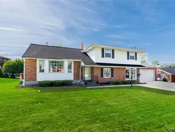 Property at 20 Evanshire Lane, Amherst, NY 14221