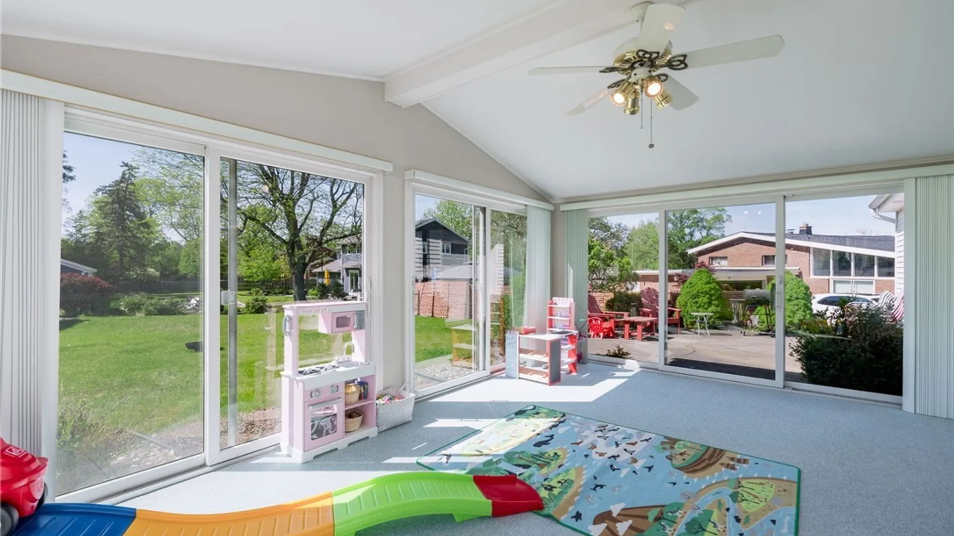 Property at 20 Evanshire Lane, Amherst, NY 14221 21