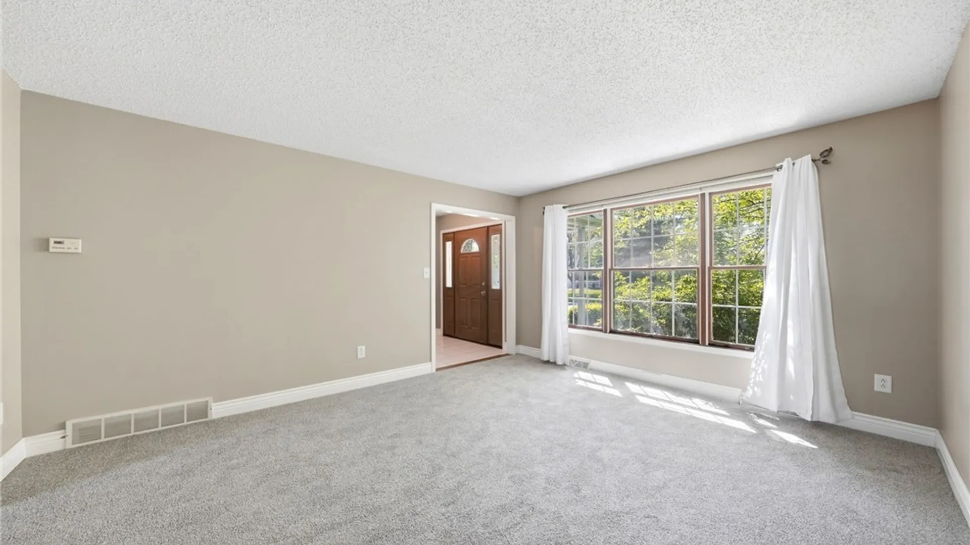 Property at 21 W Royal Hill Drive, Orchard Park, NY 14127 10