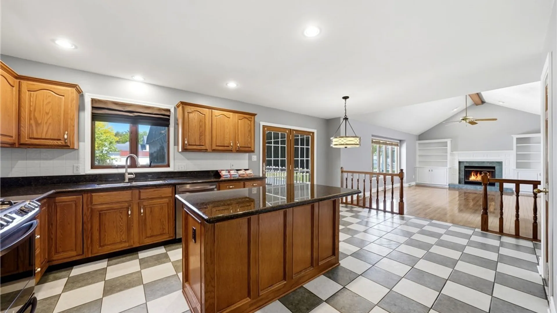 Property at 21 W Royal Hill Drive, Orchard Park, NY 14127 13