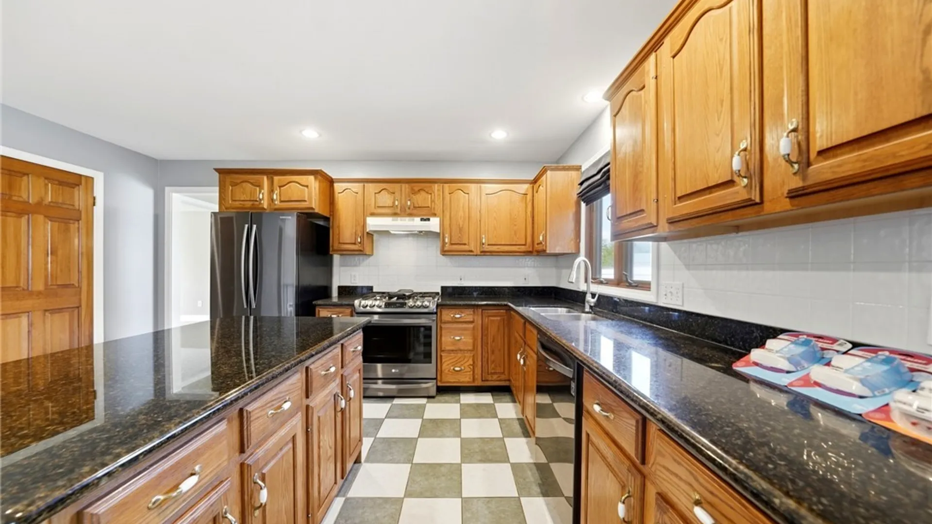 Property at 21 W Royal Hill Drive, Orchard Park, NY 14127 17
