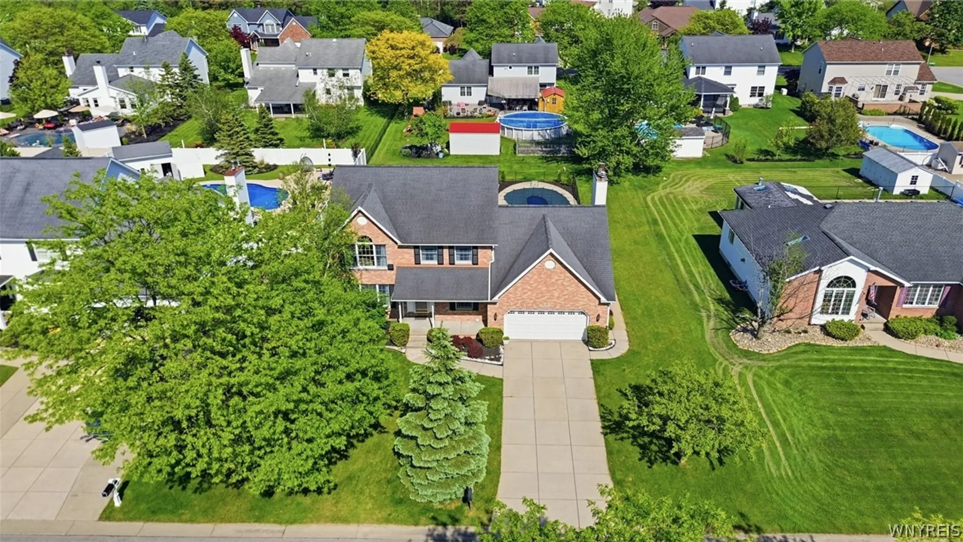 Property at 21 W Royal Hill Drive, Orchard Park, NY 14127 2