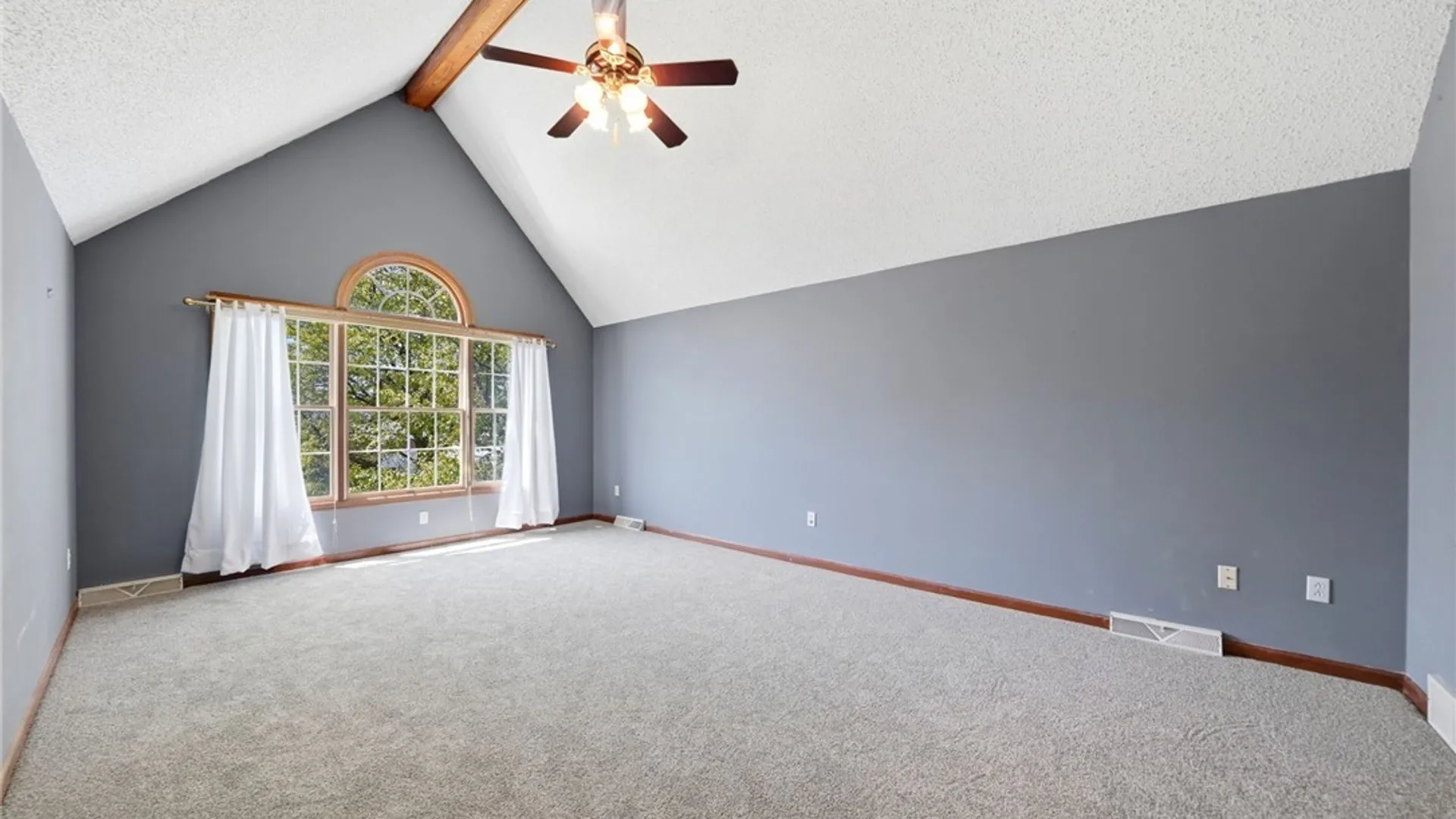 Property at 21 W Royal Hill Drive, Orchard Park, NY 14127 25