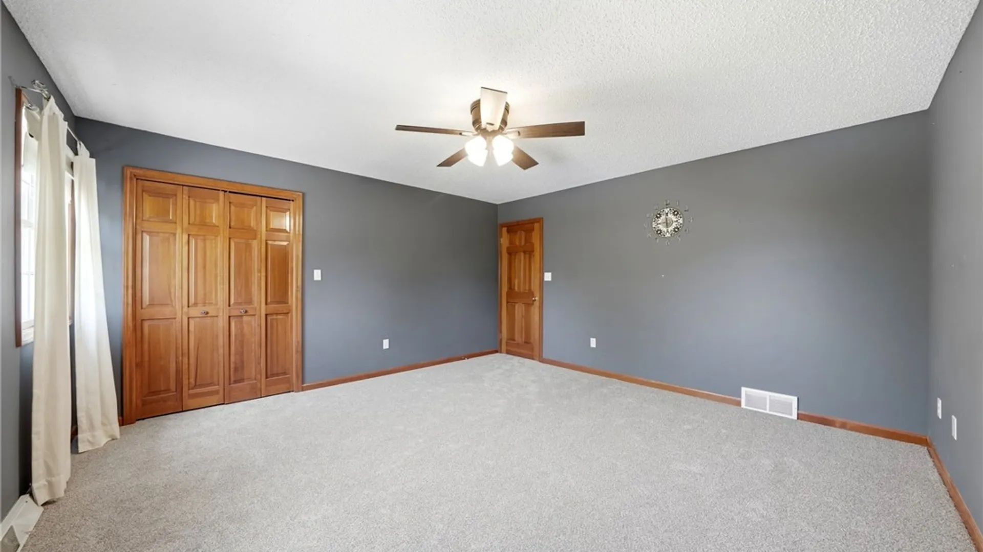 Property at 21 W Royal Hill Drive, Orchard Park, NY 14127 33