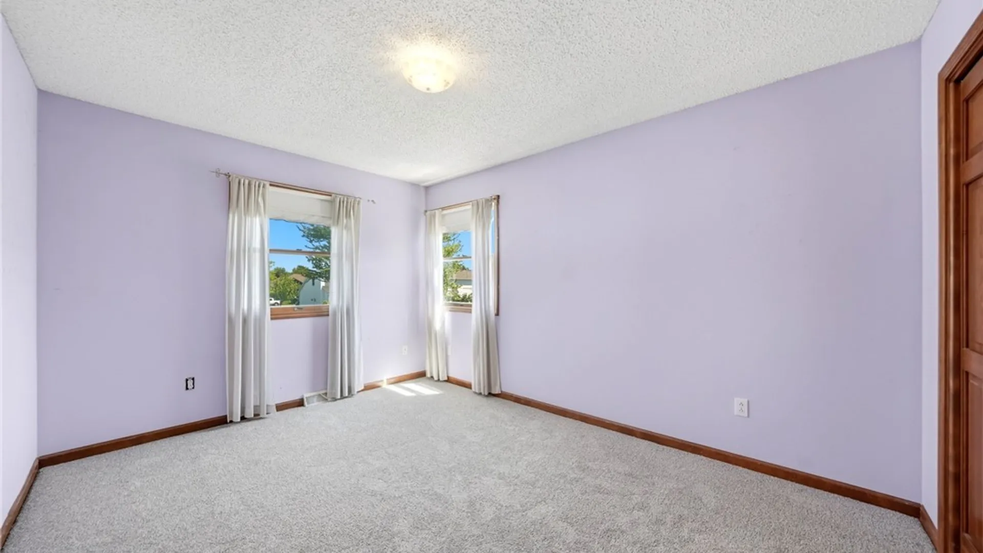 Property at 21 W Royal Hill Drive, Orchard Park, NY 14127 34
