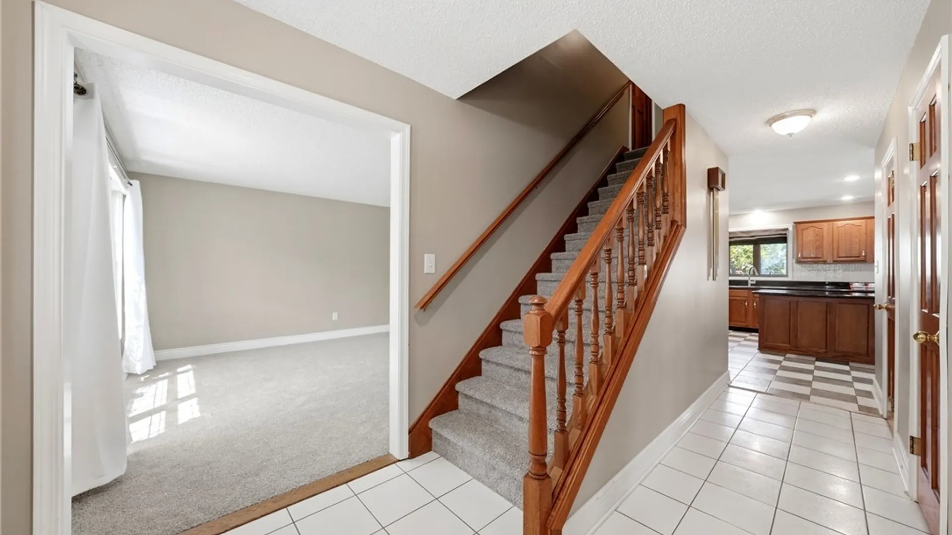 Property at 21 W Royal Hill Drive, Orchard Park, NY 14127 5