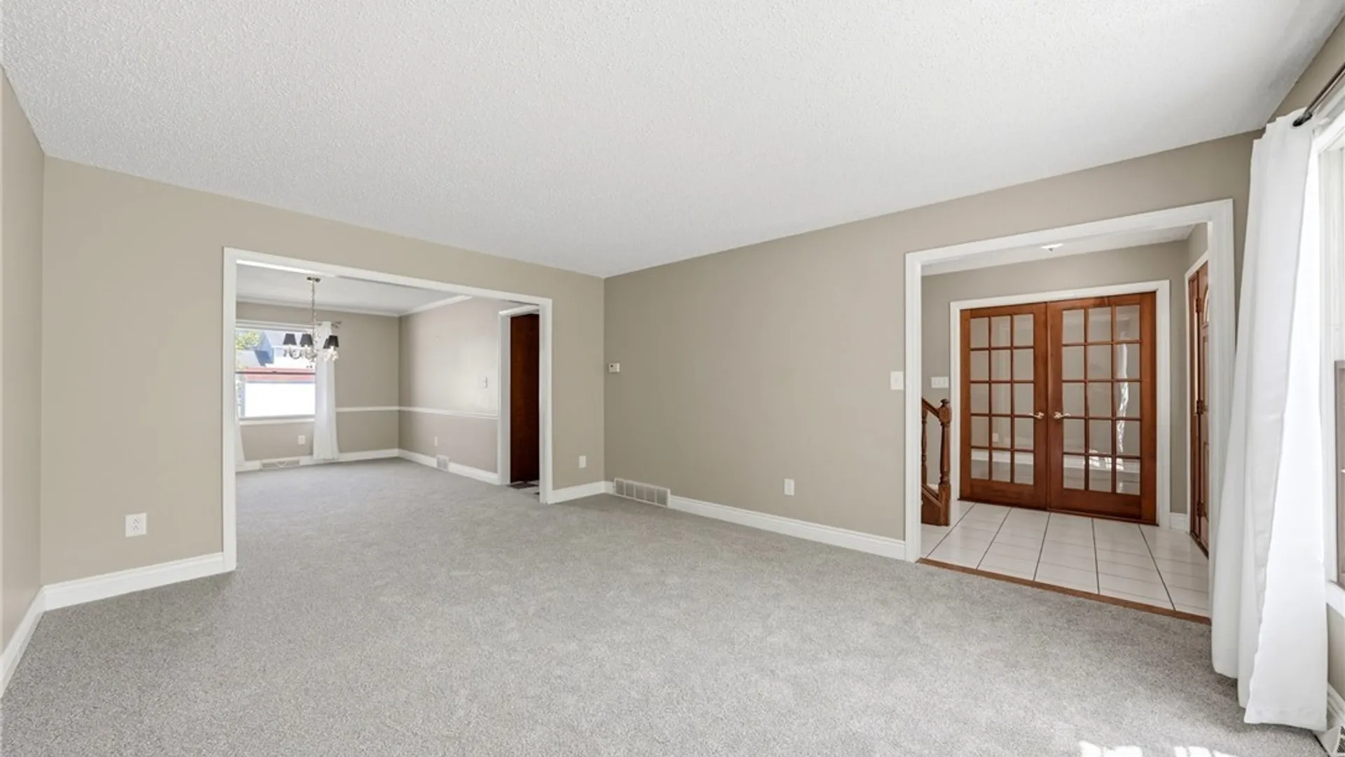 Property at 21 W Royal Hill Drive, Orchard Park, NY 14127 9