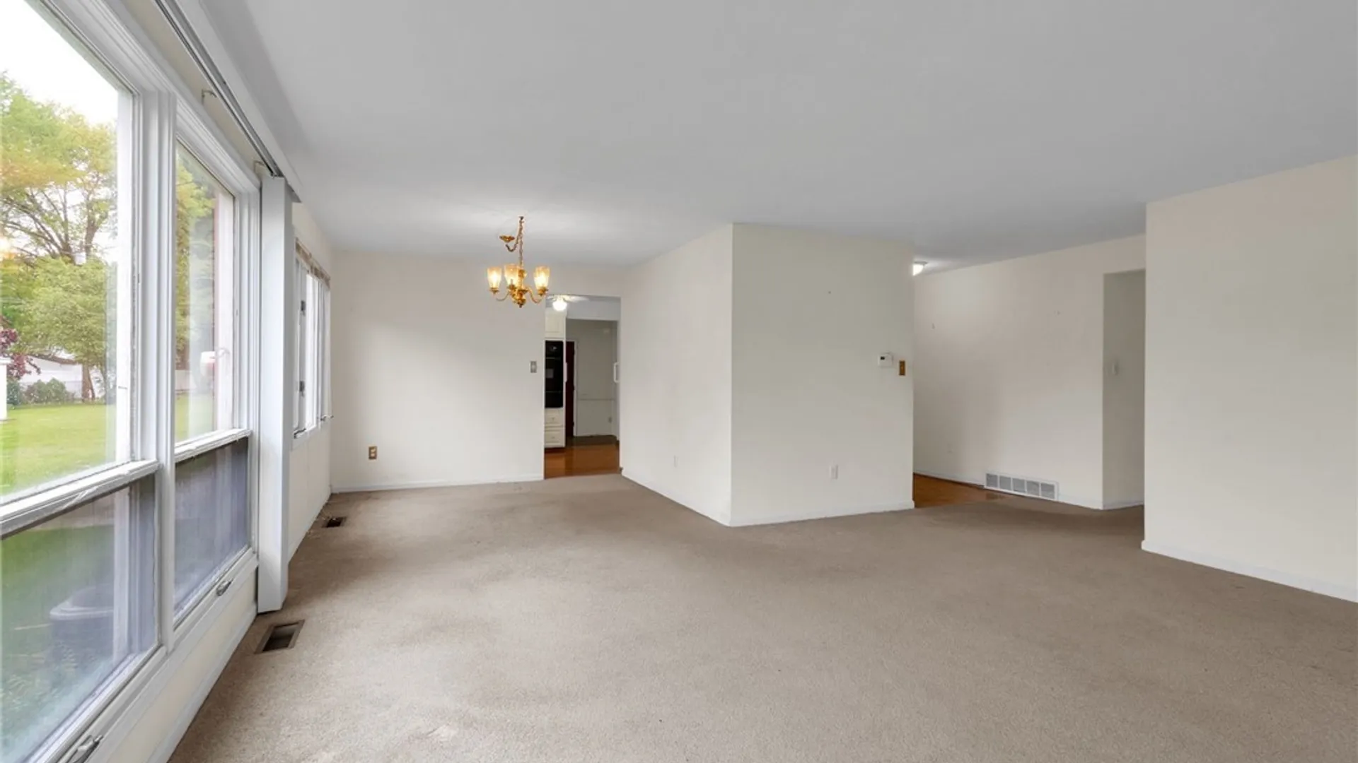 Property at 620 Meadowbrook Drive, North Tonawanda, NY 14120 10